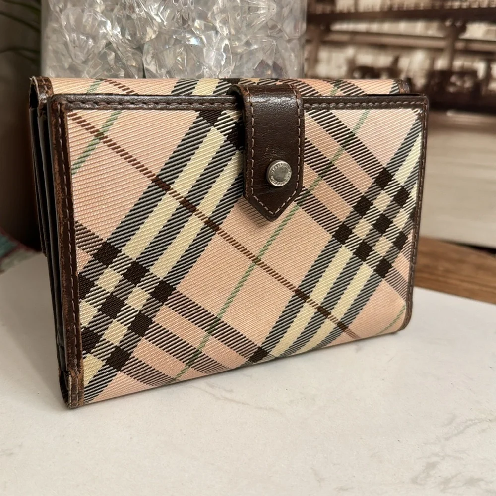 Burberry Bifold wallet Nice clean - Picture 3 of 13